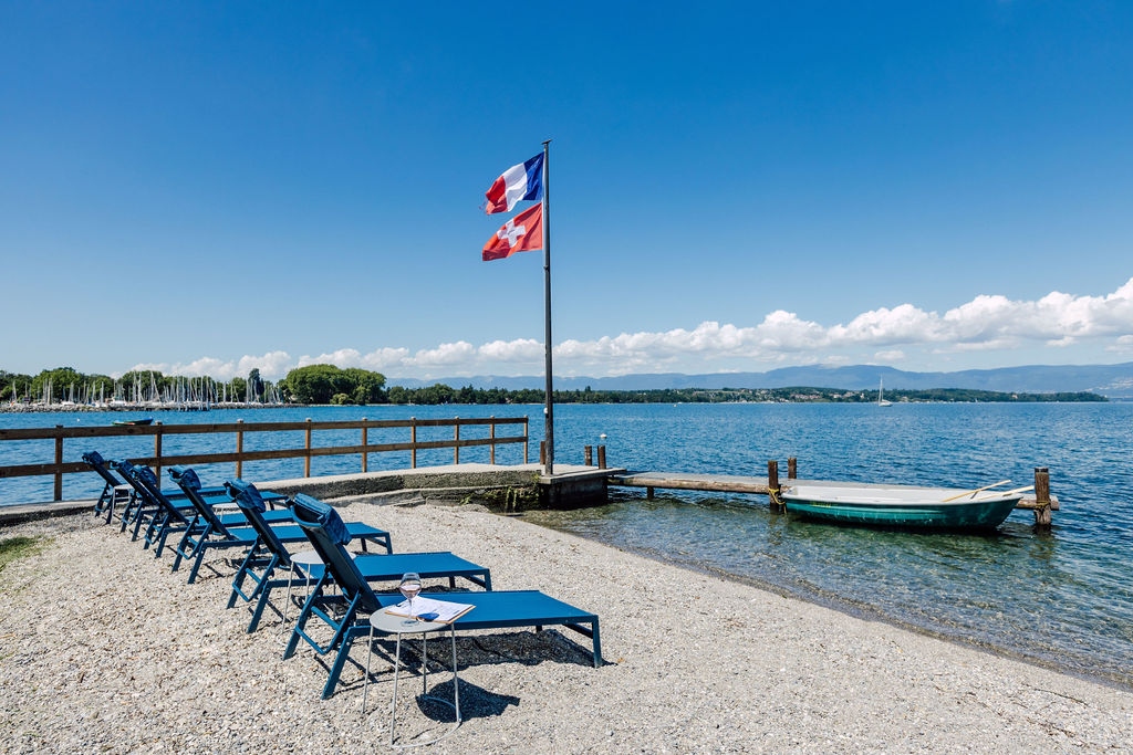 Restaurant et plage privée au bord du lac Léman