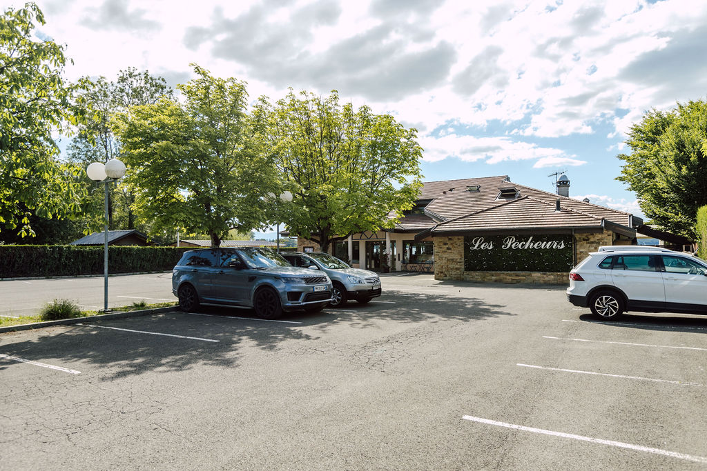 Restaurant avec parking privé